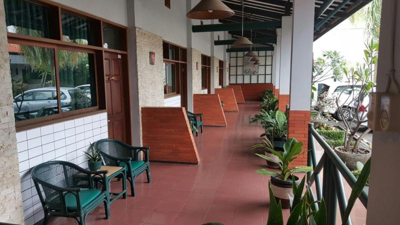 Hotel Aneka Baru Sleman  Esterno foto