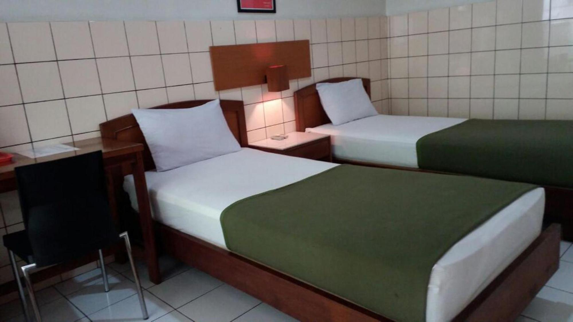 Hotel Aneka Baru Sleman  Esterno foto